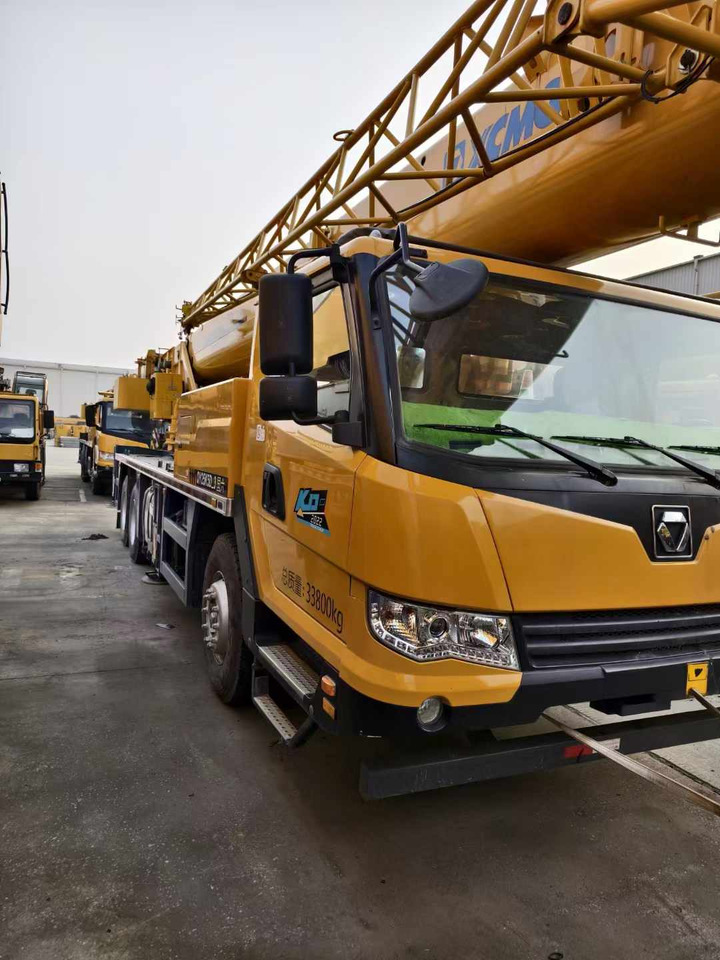 XCMG Official 25 Ton Small Truck Crane QY25K5D-3 Used Mobile Crane Machine With Cheap Price - Autódaru: 2 kép. XCMG Official 25 Ton Small Truck Crane QY25K5D-3 Used Mobile Crane Machine With Cheap Price - Autódaru: 2 kép.