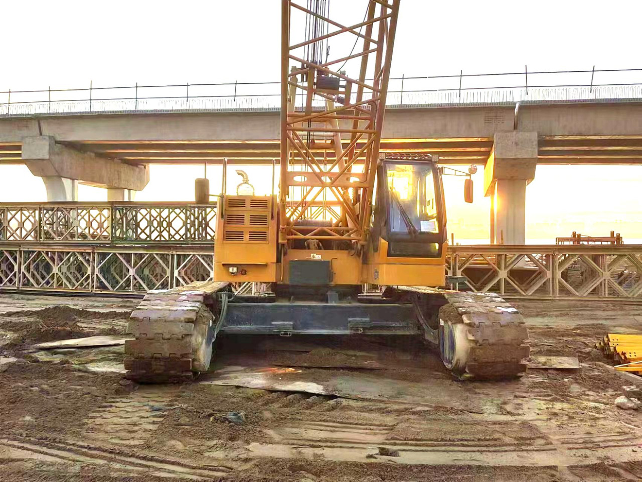 XCMG Official 75 Ton Mechanical Crawler Crane XGC75 Used Hydraulic Mobile Crane Hot Sale - Lánctalpas daru: 2 kép. XCMG Official 75 Ton Mechanical Crawler Crane XGC75 Used Hydraulic Mobile Crane Hot Sale - Lánctalpas daru: 2 kép.