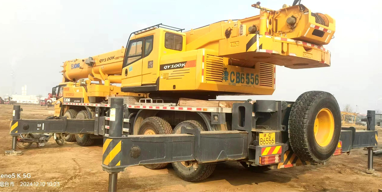 XCMG Official 75t Used Mini Truck Crane QY75K Small Mobile cCrane With High Quality - Autódaru: 2 kép. XCMG Official 75t Used Mini Truck Crane QY75K Small Mobile cCrane With High Quality - Autódaru: 2 kép.