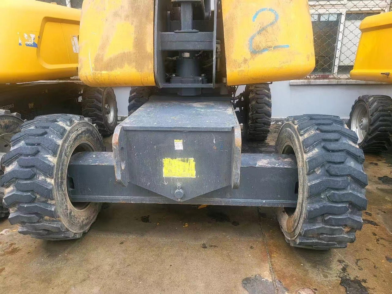 XCMG Official Cherry Picker Boom Lift GTBZ26S 26m Straight Arm Lift Aerial Work Platform Price - Teleszkópos emelő: 4 kép. XCMG Official Cherry Picker Boom Lift GTBZ26S 26m Straight Arm Lift Aerial Work Platform Price - Teleszkópos emelő: 4 kép.