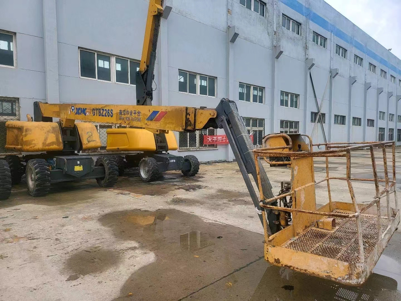 XCMG Official Cherry Picker Boom Lift GTBZ26S 26m Straight Arm Lift Aerial Work Platform Price - Teleszkópos emelő: 5 kép. XCMG Official Cherry Picker Boom Lift GTBZ26S 26m Straight Arm Lift Aerial Work Platform Price - Teleszkópos emelő: 5 kép.