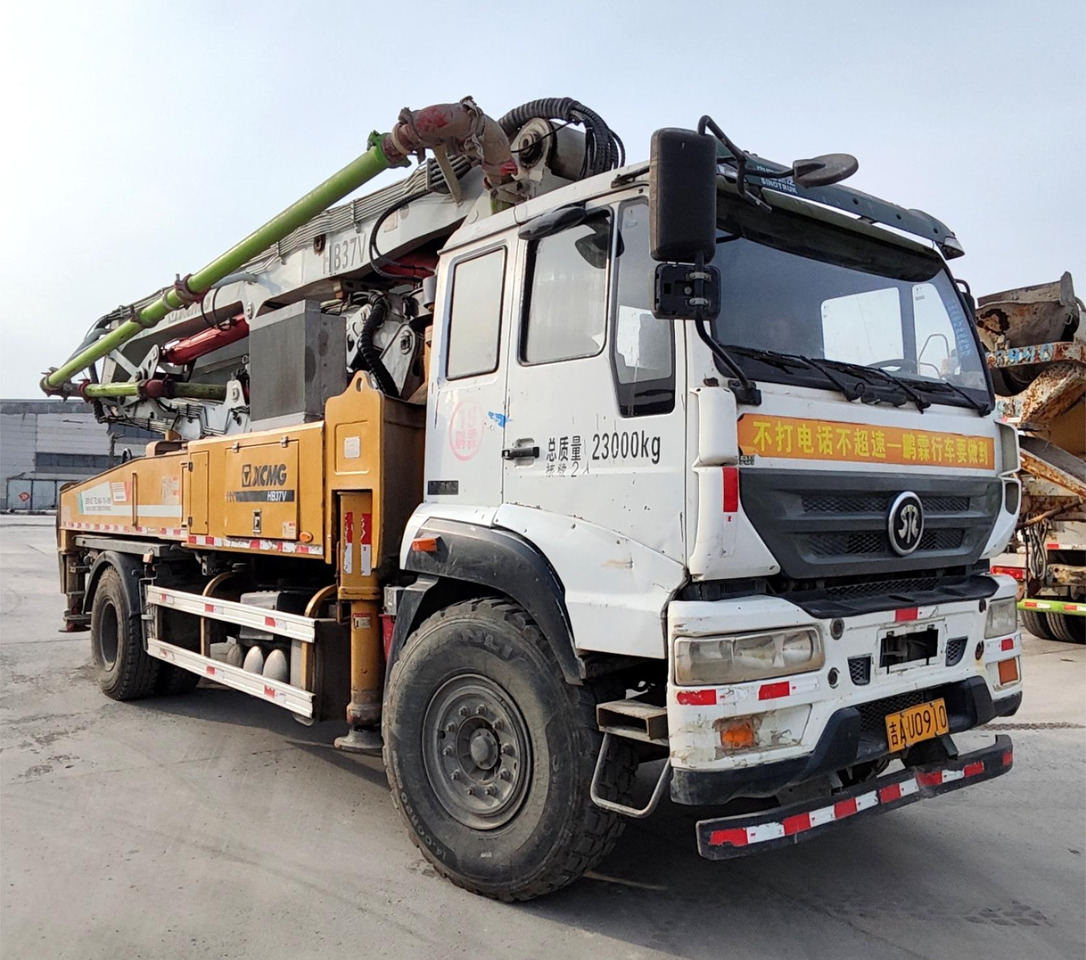 XCMG Official Concrete Machine HB37V Mini Concrete Pump 37m Used Diesel Concrete Mixer Pump Truck Price - Betonpumpa: 2 kép. XCMG Official Concrete Machine HB37V Mini Concrete Pump 37m Used Diesel Concrete Mixer Pump Truck Price - Betonpumpa: 2 kép.