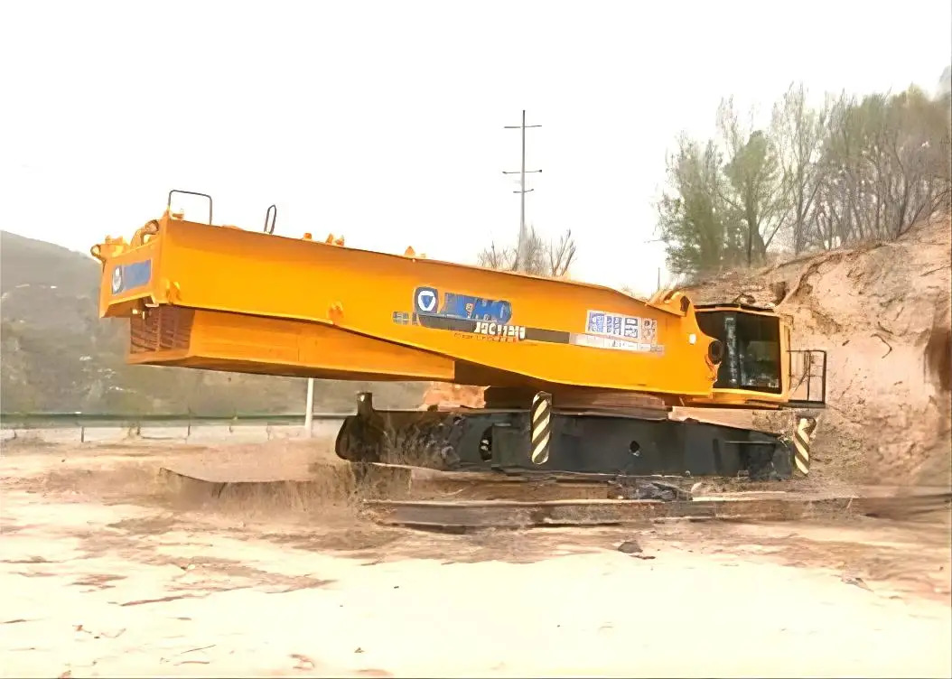XCMG Official Crane Lifting Equipment Used Crawler crane XGC11000 - Lánctalpas daru: 2 kép. XCMG Official Crane Lifting Equipment Used Crawler crane XGC11000 - Lánctalpas daru: 2 kép.