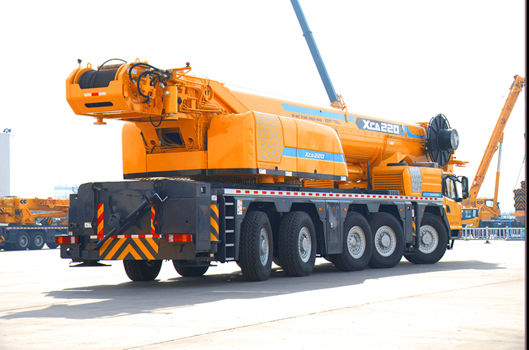 XCMG Official Crane Lifting XCA260 260 Ton All Terrain Crane With 92.6m Lifting Height - Terepjáró autódaru: 3 kép. XCMG Official Crane Lifting XCA260 260 Ton All Terrain Crane With 92.6m Lifting Height - Terepjáró autódaru: 3 kép.
