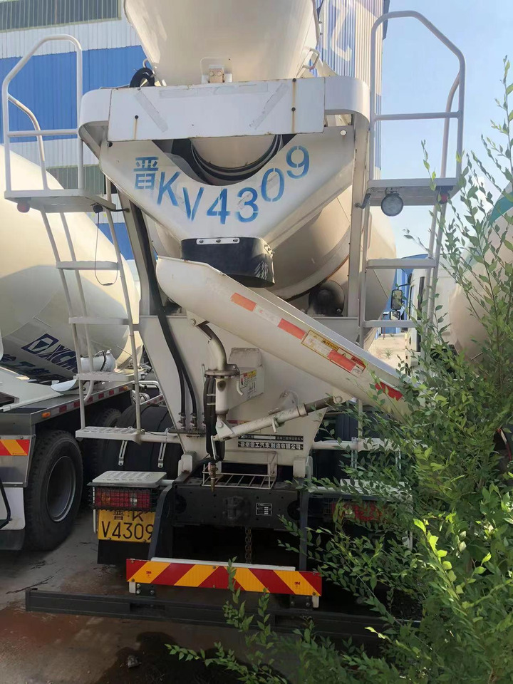 XCMG Official G12V 2021 Year 12m3 Used Cement Concrete Mixer Truck in Good Condition - Betonmixer: 5 kép. XCMG Official G12V 2021 Year 12m3 Used Cement Concrete Mixer Truck in Good Condition - Betonmixer: 5 kép.
