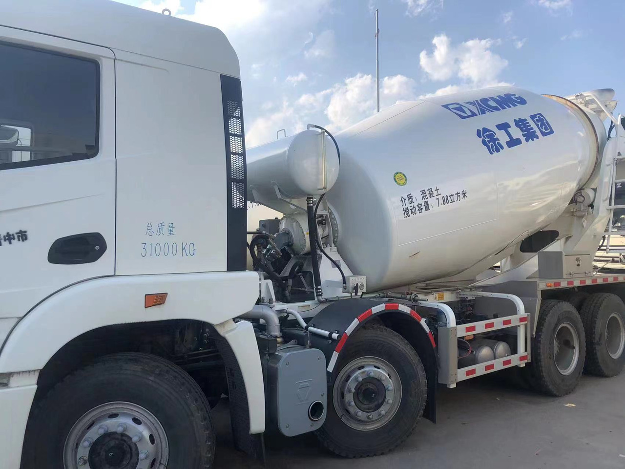 XCMG Official H12V Used 12 Cubic Meters Cement Concrete Mixer Trucks - Betonmixer: 2 kép. XCMG Official H12V Used 12 Cubic Meters Cement Concrete Mixer Trucks - Betonmixer: 2 kép.