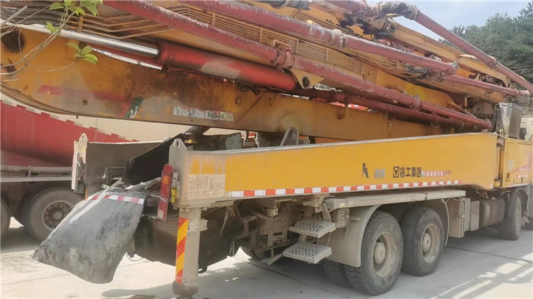 XCMG Official Hb56K China 2017 Year Used 56m Concrete Pump Truck Price List - Betonpumpa: 2 kép. XCMG Official Hb56K China 2017 Year Used 56m Concrete Pump Truck Price List - Betonpumpa: 2 kép.