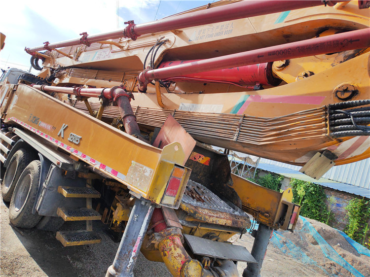 XCMG Official Hb56K Second Hand 56m Truck-Mounted Concrete Pump Truck for Sale - Betonpumpa: 3 kép. XCMG Official Hb56K Second Hand 56m Truck-Mounted Concrete Pump Truck for Sale - Betonpumpa: 3 kép.