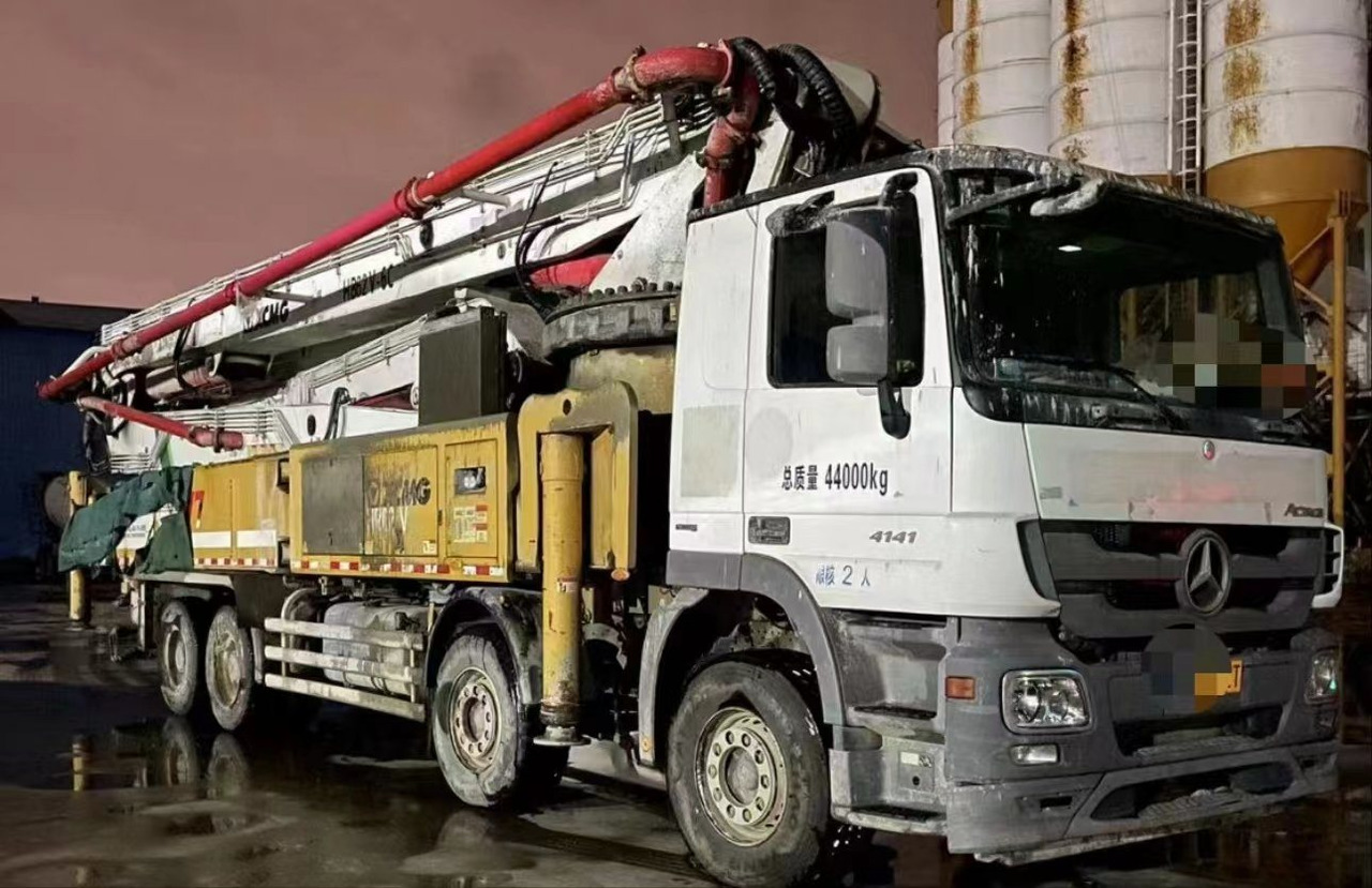 XCMG Official Hb58V Concrete Machinery 2019 Used 58m Concrete Pump Truck for Sale - Betonpumpa: 1 kép. XCMG Official Hb58V Concrete Machinery 2019 Used 58m Concrete Pump Truck for Sale - Betonpumpa: 1 kép.