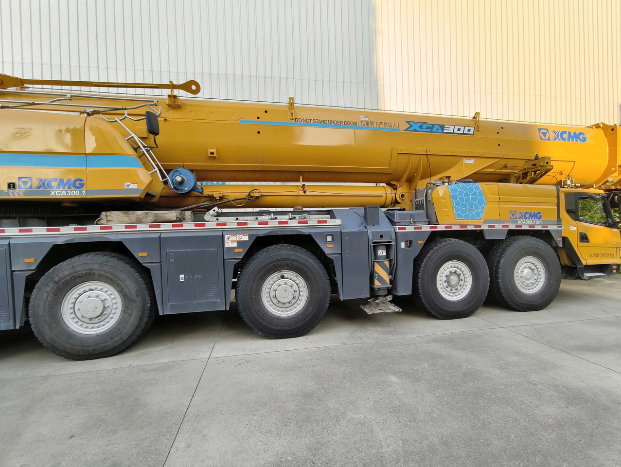 XCMG Official High Quality XCA300-1 Mobile Truck Crane 300 Ton Second Hand All Terrain Cranes - Terepjáró autódaru: 3 kép. XCMG Official High Quality XCA300-1 Mobile Truck Crane 300 Ton Second Hand All Terrain Cranes - Terepjáró autódaru: 3 kép.
