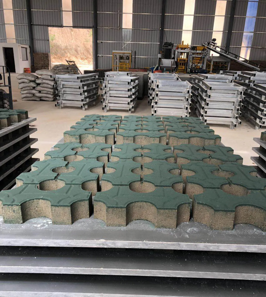 XCMG Official Mm10-15 Automatic Clay Brick Concrete Cement Block and Brick Making Machine - Betonelem gyártó gép: 4 kép. XCMG Official Mm10-15 Automatic Clay Brick Concrete Cement Block and Brick Making Machine - Betonelem gyártó gép: 4 kép.