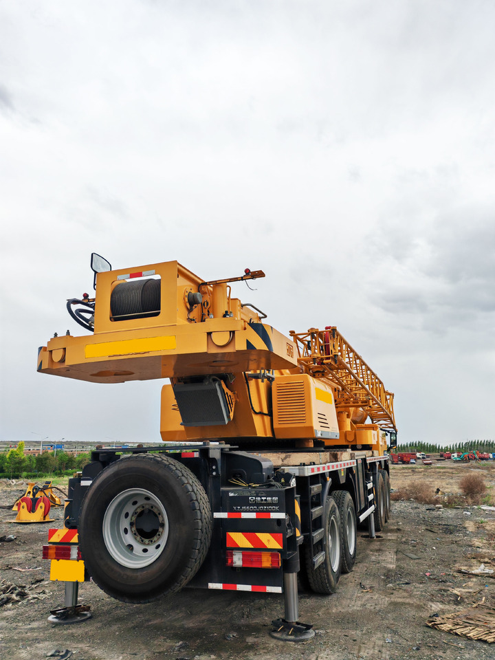 XCMG Official QY100K6C Second Hand Pickup Truck Crane 100t All Terrain Crane - Autódaru: 3 kép. XCMG Official QY100K6C Second Hand Pickup Truck Crane 100t All Terrain Crane - Autódaru: 3 kép.