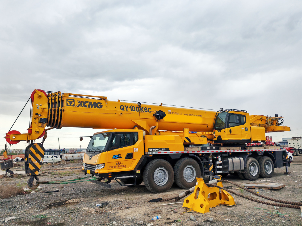 XCMG Official QY100K6C Second Hand Pickup Truck Crane 100t All Terrain Crane - Autódaru: 2 kép. XCMG Official QY100K6C Second Hand Pickup Truck Crane 100t All Terrain Crane - Autódaru: 2 kép.