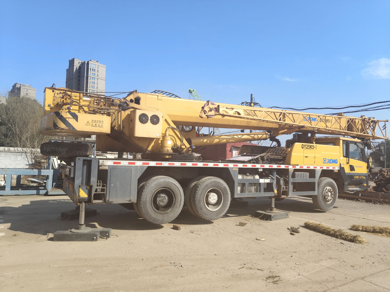 XCMG Official QY25K5-1 Used Truck Mounted Crane 25T Construction Mini Mobile Crane For Sale - Autódaru: 2 kép. XCMG Official QY25K5-1 Used Truck Mounted Crane 25T Construction Mini Mobile Crane For Sale - Autódaru: 2 kép.