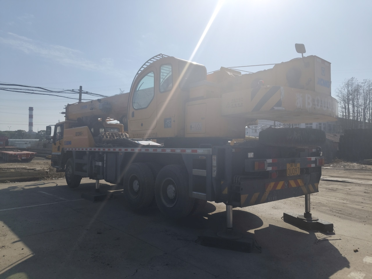 XCMG Official QY25K5-1 Used Truck Mounted Crane 25T Construction Mini Mobile Crane For Sale - Autódaru: 4 kép. XCMG Official QY25K5-1 Used Truck Mounted Crane 25T Construction Mini Mobile Crane For Sale - Autódaru: 4 kép.