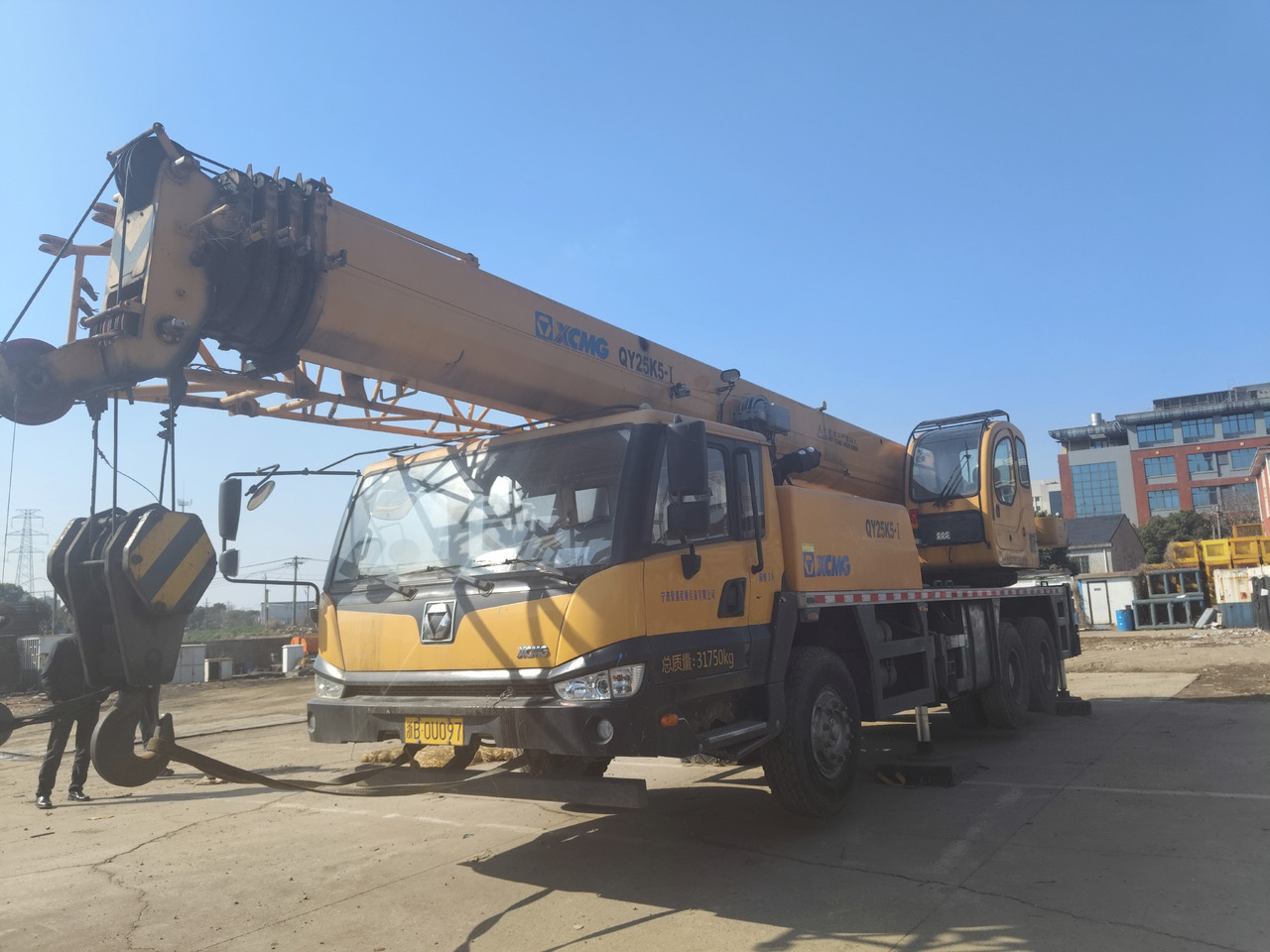 XCMG Official QY25K5-1 Used Truck Mounted Crane 25T Construction Mini Mobile Crane For Sale - Autódaru: 3 kép. XCMG Official QY25K5-1 Used Truck Mounted Crane 25T Construction Mini Mobile Crane For Sale - Autódaru: 3 kép.