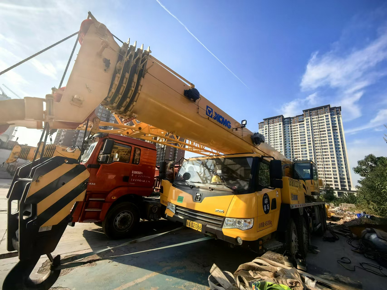 XCMG Official QY55K5C_2 Used Truck Mounted Crane 55ton Mobile Hydraulic Crane Price For Sale - Autódaru: 2 kép. XCMG Official QY55K5C_2 Used Truck Mounted Crane 55ton Mobile Hydraulic Crane Price For Sale - Autódaru: 2 kép.