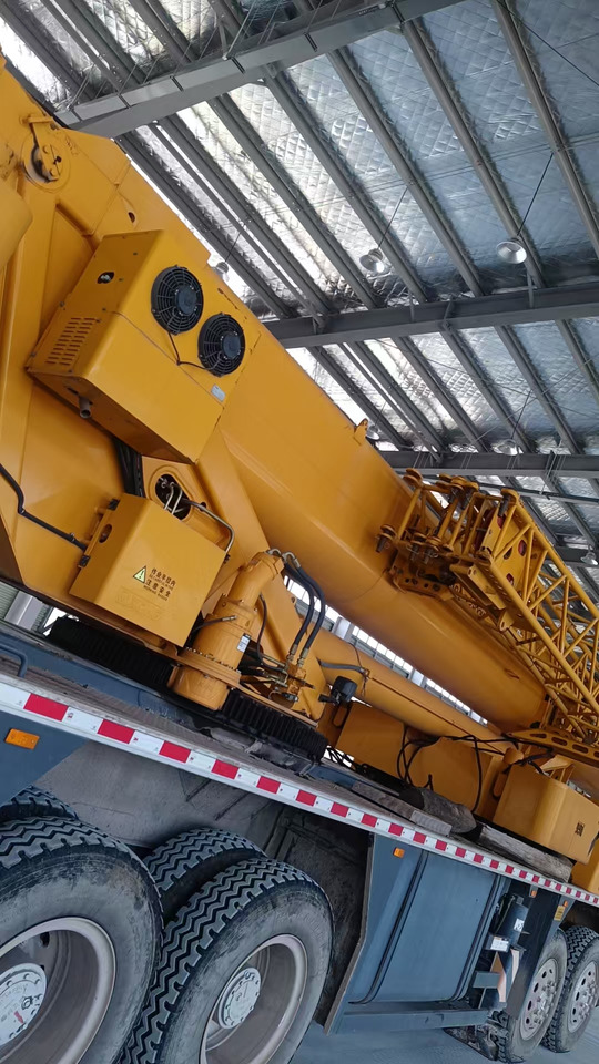 XCMG Official Second Hand 70 Ton Mobile Crane QY70K5D_1 Truck Mounted Crane - Autódaru: 5 kép. XCMG Official Second Hand 70 Ton Mobile Crane QY70K5D_1 Truck Mounted Crane - Autódaru: 5 kép.