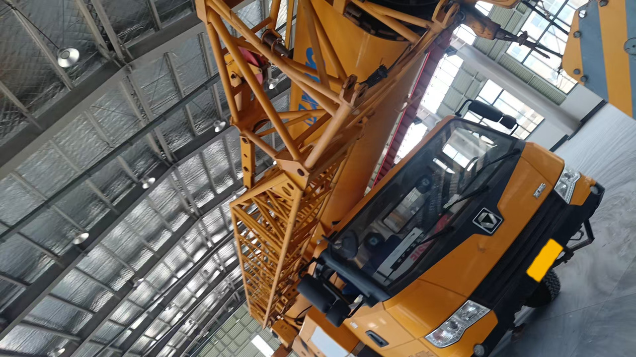 XCMG Official Second Hand 70 Ton Mobile Crane QY70K5D_1 Truck Mounted Crane - Autódaru: 4 kép. XCMG Official Second Hand 70 Ton Mobile Crane QY70K5D_1 Truck Mounted Crane - Autódaru: 4 kép.