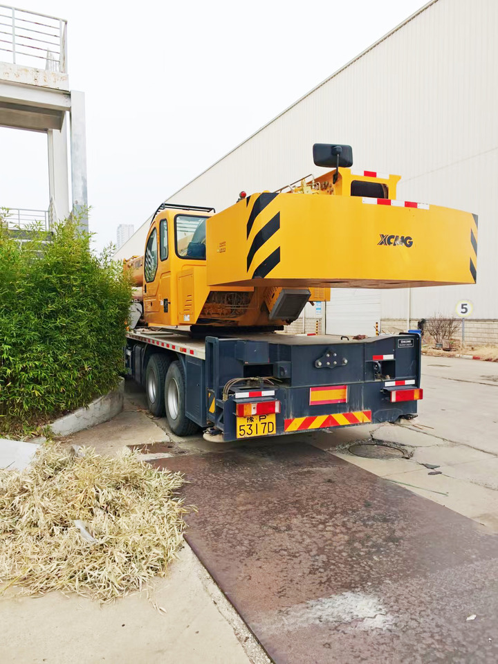 XCMG Official Second Hand Mobile Crane 25 Ton QY25K5D-5 Used Truck Cranes Price - Autódaru: 4 kép. XCMG Official Second Hand Mobile Crane 25 Ton QY25K5D-5 Used Truck Cranes Price - Autódaru: 4 kép.