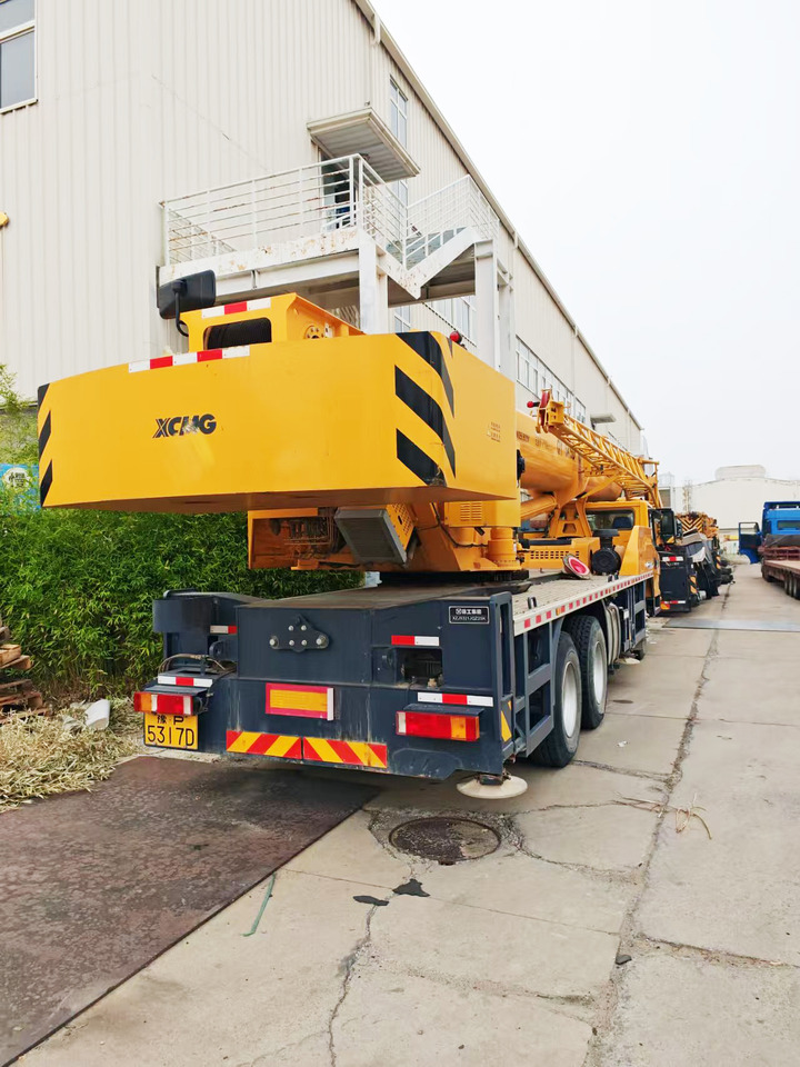 XCMG Official Second Hand Mobile Crane 25 Ton QY25K5D-5 Used Truck Cranes Price - Autódaru: 3 kép. XCMG Official Second Hand Mobile Crane 25 Ton QY25K5D-5 Used Truck Cranes Price - Autódaru: 3 kép.