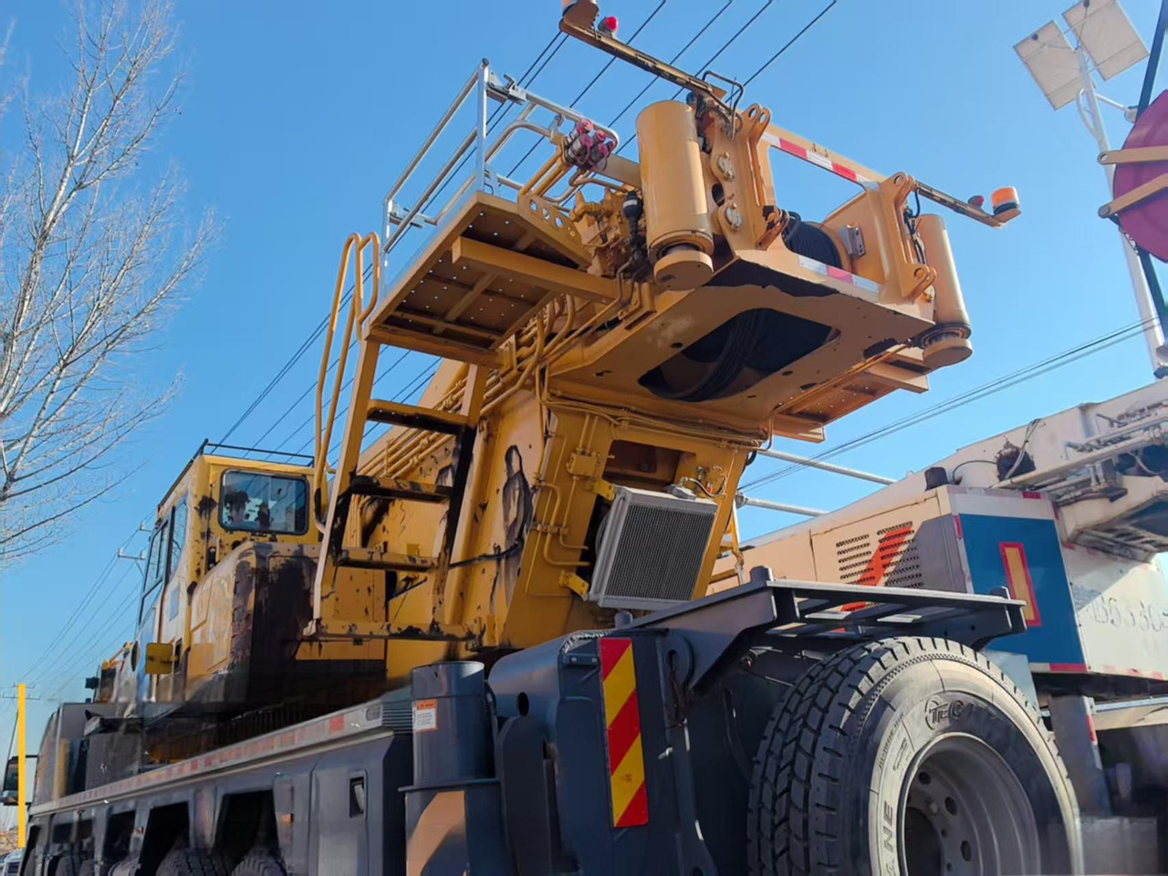 XCMG Official Second Hand Pickup Truck Crane XCA130L8C 130Ton Used All Terrain Cranes Hot Sale - Terepjáró autódaru: 3 kép. XCMG Official Second Hand Pickup Truck Crane XCA130L8C 130Ton Used All Terrain Cranes Hot Sale - Terepjáró autódaru: 3 kép.