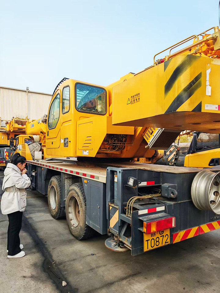 XCMG Official Used 25 Ton Truck Crane QY25K5D-5 Small Mobile Crane Price List - Autódaru: 4 kép. XCMG Official Used 25 Ton Truck Crane QY25K5D-5 Small Mobile Crane Price List - Autódaru: 4 kép.