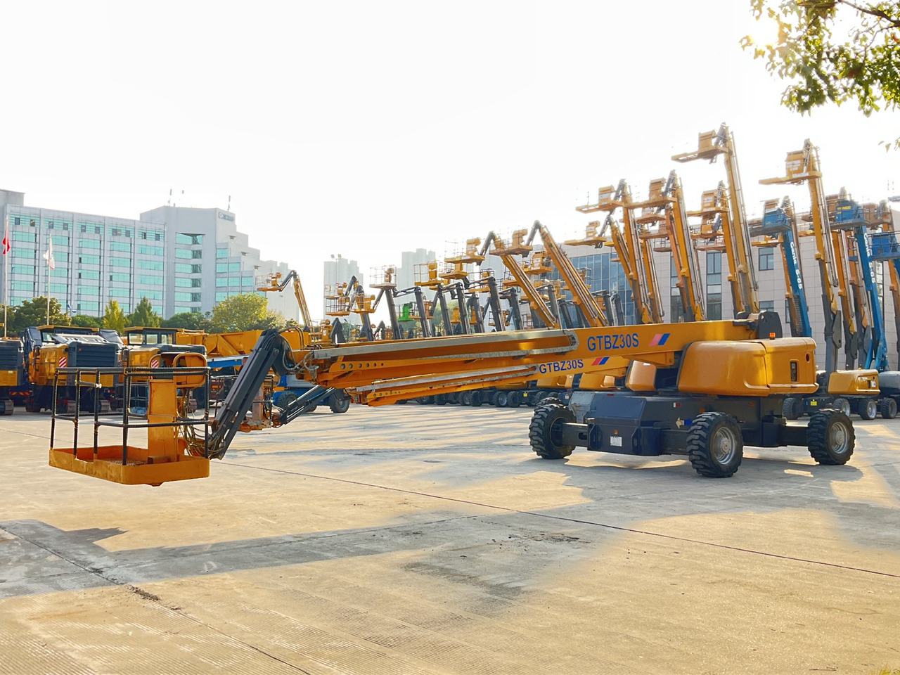 XCMG Official Used Aerial Boom Lift GTBZ30S 30 Meters Mobile Cherry Picker Price - Teleszkópos emelő: 4 kép. XCMG Official Used Aerial Boom Lift GTBZ30S 30 Meters Mobile Cherry Picker Price - Teleszkópos emelő: 4 kép.
