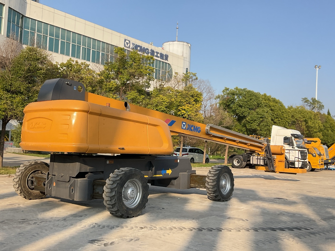 XCMG Official Used Aerial Boom Lift GTBZ30S 30 Meters Mobile Cherry Picker Price - Teleszkópos emelő: 2 kép. XCMG Official Used Aerial Boom Lift GTBZ30S 30 Meters Mobile Cherry Picker Price - Teleszkópos emelő: 2 kép.