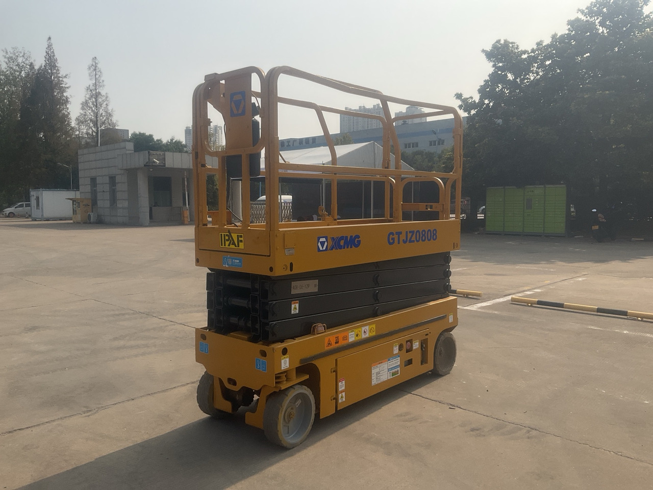 XCMG Official Used Aerial Work Platform Lift GTJZ0808 8m Hydraulic Scissor Lift Price - Ollós emelő: 3 kép. XCMG Official Used Aerial Work Platform Lift GTJZ0808 8m Hydraulic Scissor Lift Price - Ollós emelő: 3 kép.