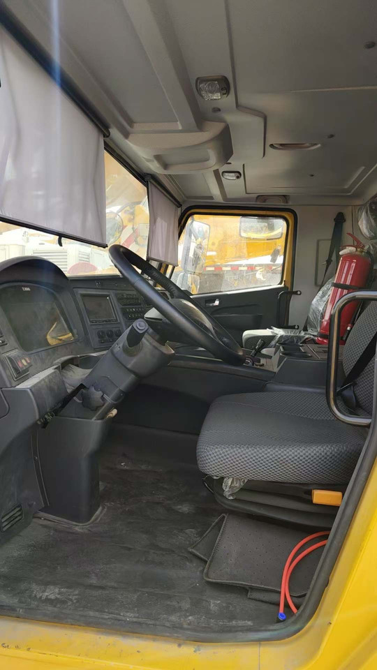 XCMG Official Used Hydraulic Truck Crane XCA100_E Mobile 100 Ton Crane Price - Terepjáró autódaru: 5 kép. XCMG Official Used Hydraulic Truck Crane XCA100_E Mobile 100 Ton Crane Price - Terepjáró autódaru: 5 kép.