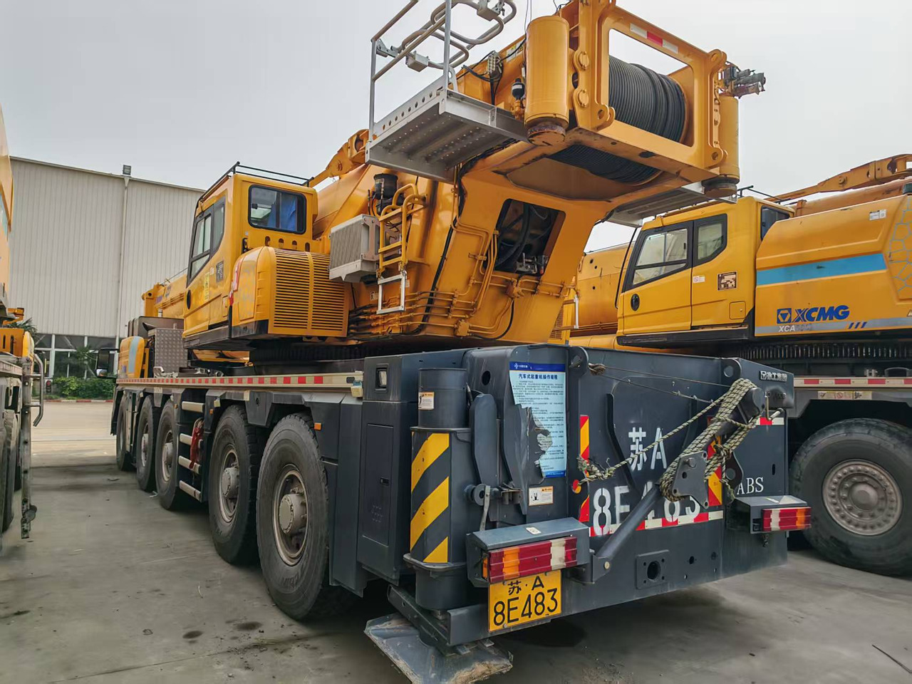 XCMG Official Used Mobile Crane XCA300L8 300Ton 8-Section Truck Crane Hot Sale - Terepjáró autódaru: 4 kép. XCMG Official Used Mobile Crane XCA300L8 300Ton 8-Section Truck Crane Hot Sale - Terepjáró autódaru: 4 kép.