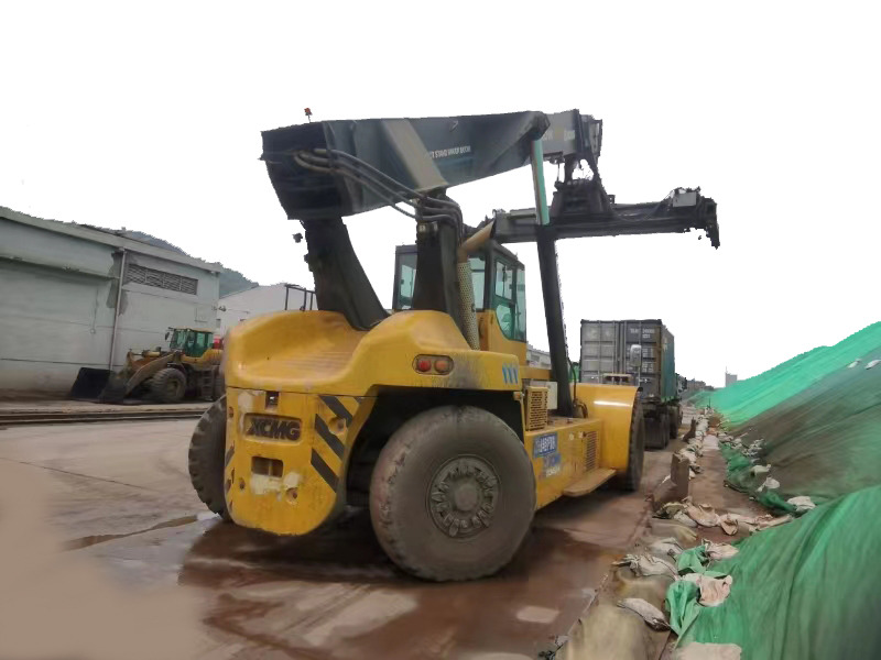 XCMG Official Used Mobile Reach Stacker 45 Tons XCS4531K For Container Price List - Konténerrakodó: 3 kép. XCMG Official Used Mobile Reach Stacker 45 Tons XCS4531K For Container Price List - Konténerrakodó: 3 kép.