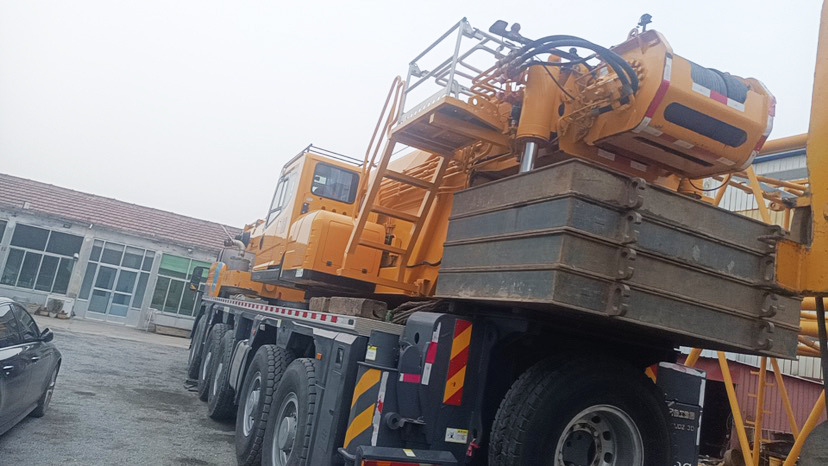 XCMG Official Used Pickup Truck Crane XCA130L7_1 300ton Truck Crane Price - Terepjáró autódaru: 2 kép. XCMG Official Used Pickup Truck Crane XCA130L7_1 300ton Truck Crane Price - Terepjáró autódaru: 2 kép.