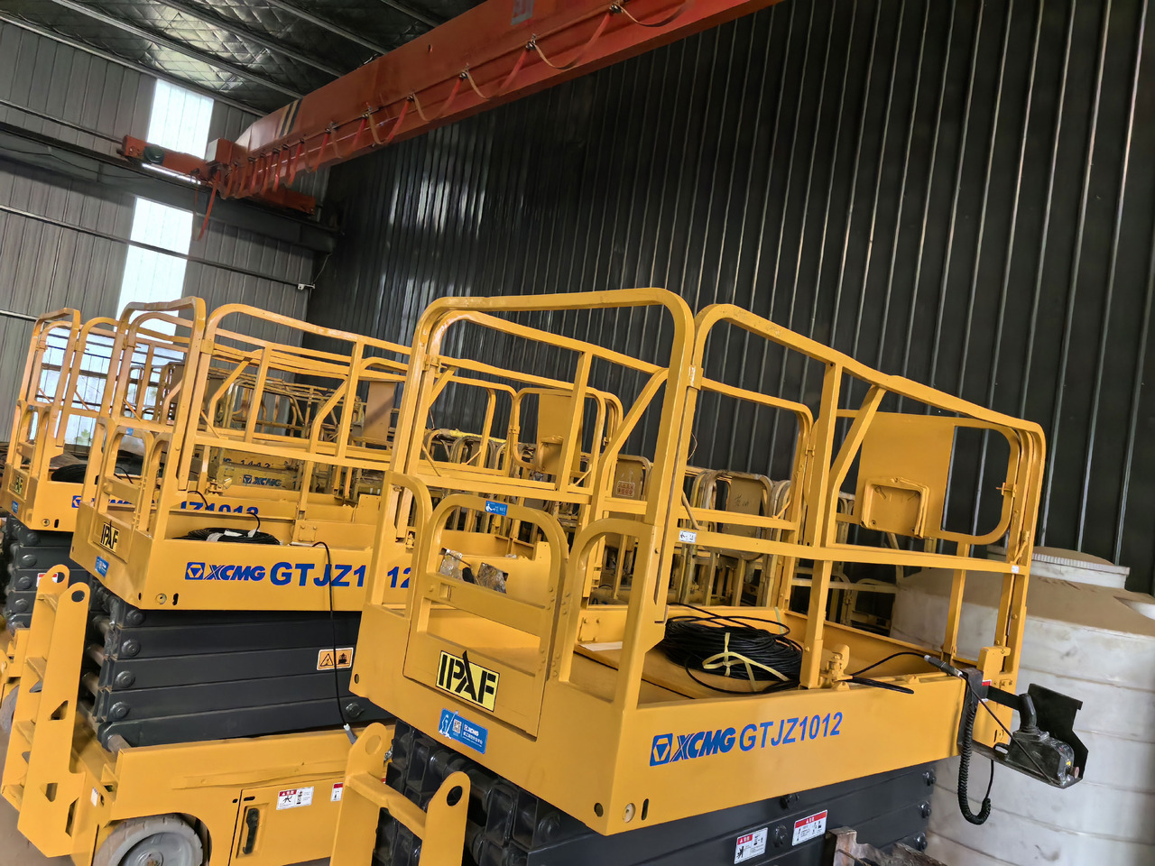 XCMG Official Used Self Propelled Lift GTJZ1012 10m Scissors Lift Platform Price List - Ollós emelő: 2 kép. XCMG Official Used Self Propelled Lift GTJZ1012 10m Scissors Lift Platform Price List - Ollós emelő: 2 kép.