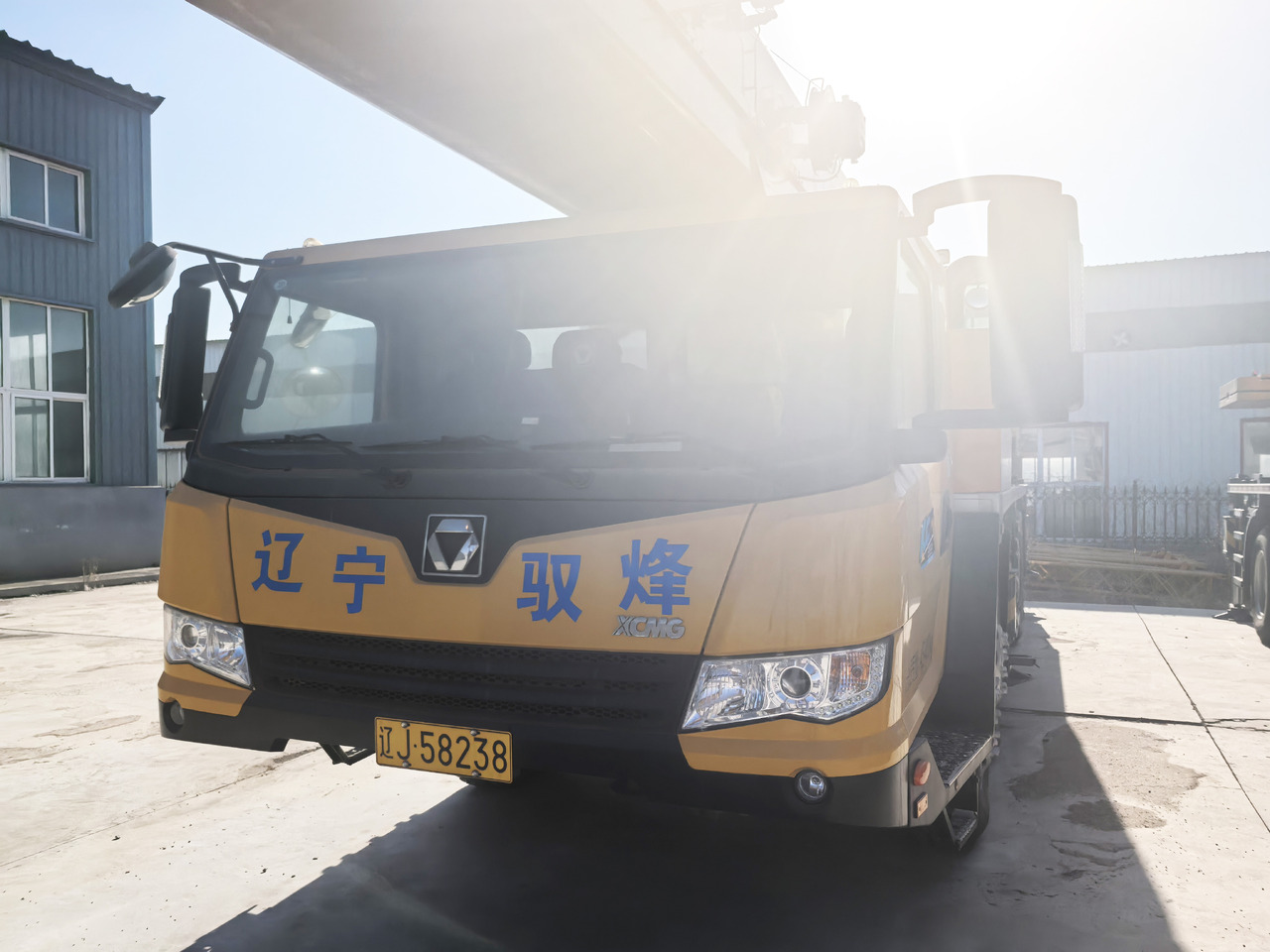 XCMG Official Used Truck-mounted Cranes QY80K5C 80Ton Mobile Cranes Price List - Autódaru: 3 kép. XCMG Official Used Truck-mounted Cranes QY80K5C 80Ton Mobile Cranes Price List - Autódaru: 3 kép.