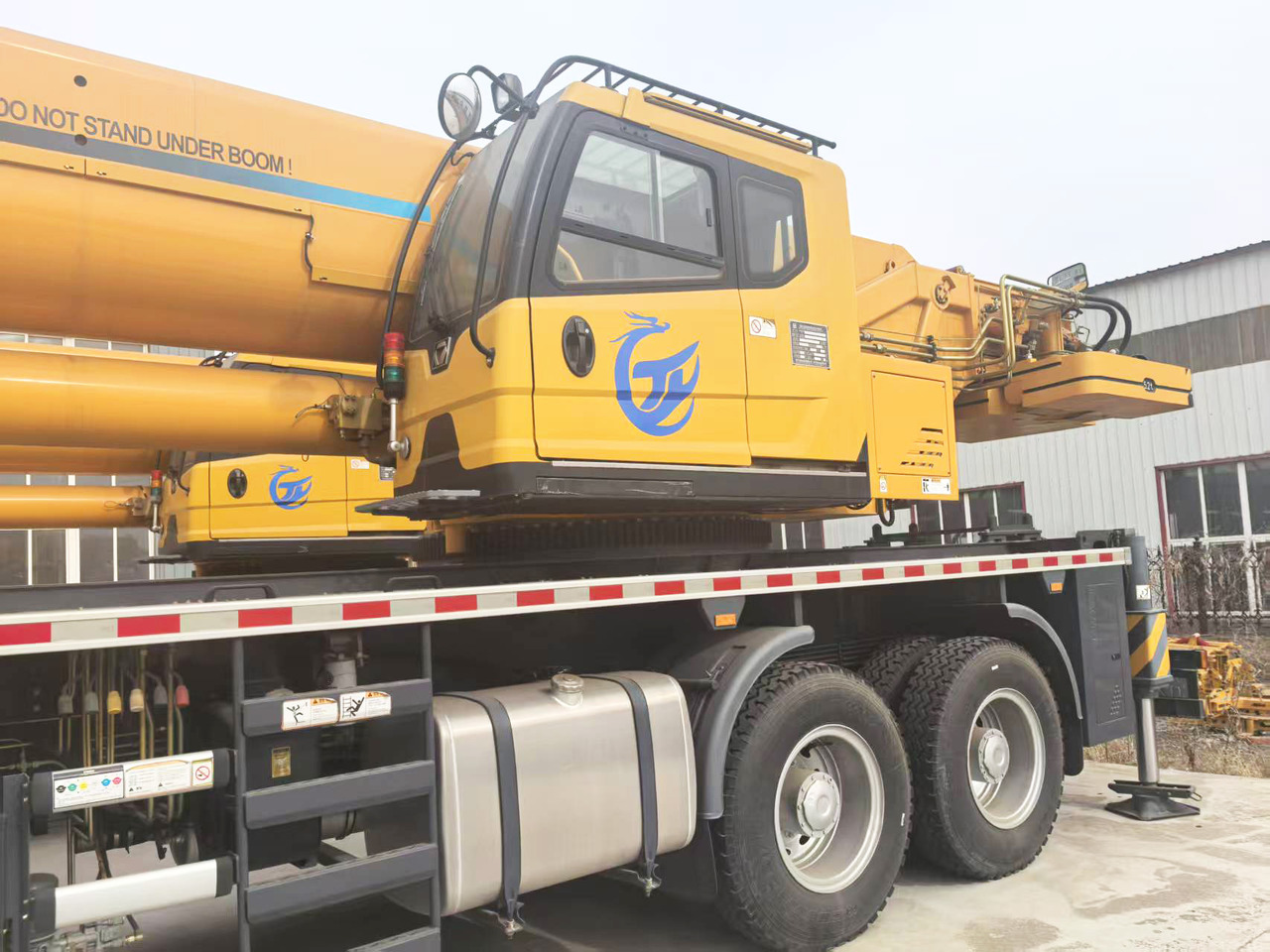 XCMG Official Used Truck-mounted Cranes QY80K5C 80Ton Mobile Cranes Price List - Autódaru: 4 kép. XCMG Official Used Truck-mounted Cranes QY80K5C 80Ton Mobile Cranes Price List - Autódaru: 4 kép.