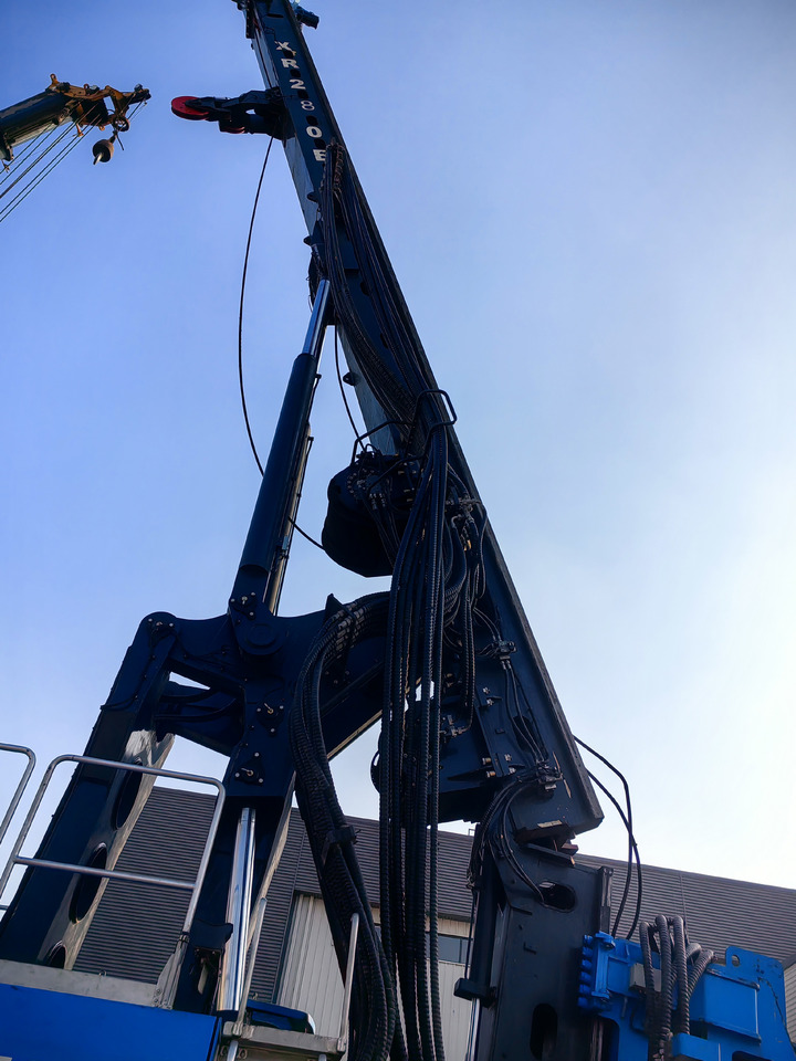 XCMG Official Used rotary drilling rig XR240E 80m Hydraulic Piling Rig Machine For Sale - Fúrógép: 5 kép. XCMG Official Used rotary drilling rig XR240E 80m Hydraulic Piling Rig Machine For Sale - Fúrógép: 5 kép.