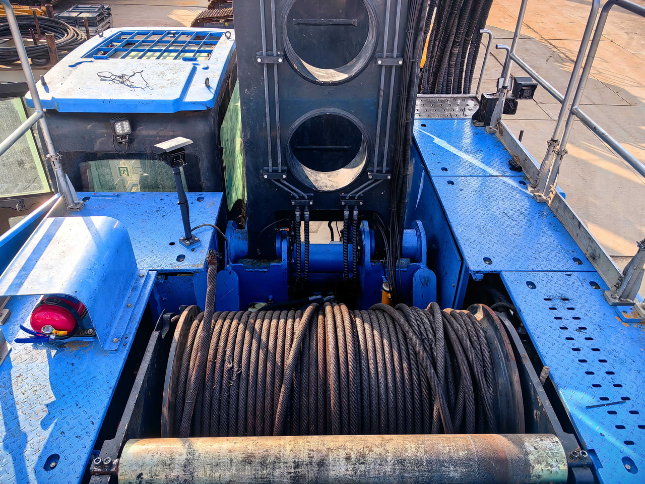 XCMG Official Used rotary drilling rig XR240E 80m Hydraulic Piling Rig Machine For Sale - Fúrógép: 2 kép. XCMG Official Used rotary drilling rig XR240E 80m Hydraulic Piling Rig Machine For Sale - Fúrógép: 2 kép.