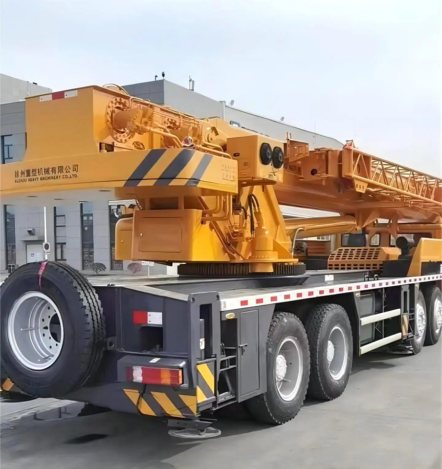 XCMG Official used mobile crane QY50KA crane 50tons - Autódaru: 3 kép. XCMG Official used mobile crane QY50KA crane 50tons - Autódaru: 3 kép.
