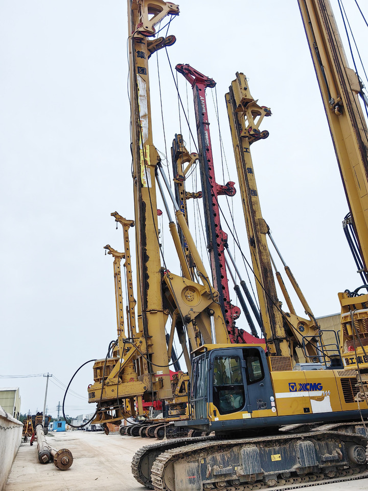 XCMG Offiical Used Rotary Drilling Rigs Drilling Machine XR220D Pile Drilling Rig For Sale - Fúrógép: 2 kép. XCMG Offiical Used Rotary Drilling Rigs Drilling Machine XR220D Pile Drilling Rig For Sale - Fúrógép: 2 kép.
