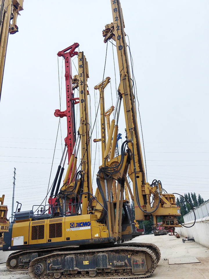 XCMG Offiical Used Rotary Drilling Rigs Drilling Machine XR220D Pile Drilling Rig For Sale - Fúrógép: 3 kép. XCMG Offiical Used Rotary Drilling Rigs Drilling Machine XR220D Pile Drilling Rig For Sale - Fúrógép: 3 kép.