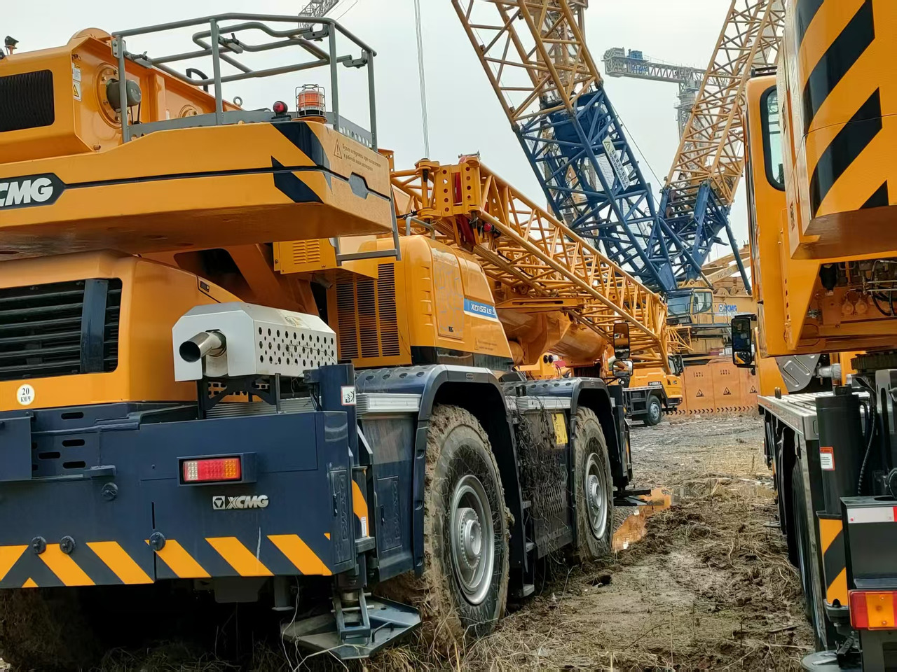 XCMG Popular Used Rough Terrain Crane XCR55L5_S 55T Hydrauli Crane Low Price - Terepjáró mobil daru: 5 kép. XCMG Popular Used Rough Terrain Crane XCR55L5_S 55T Hydrauli Crane Low Price - Terepjáró mobil daru: 5 kép.