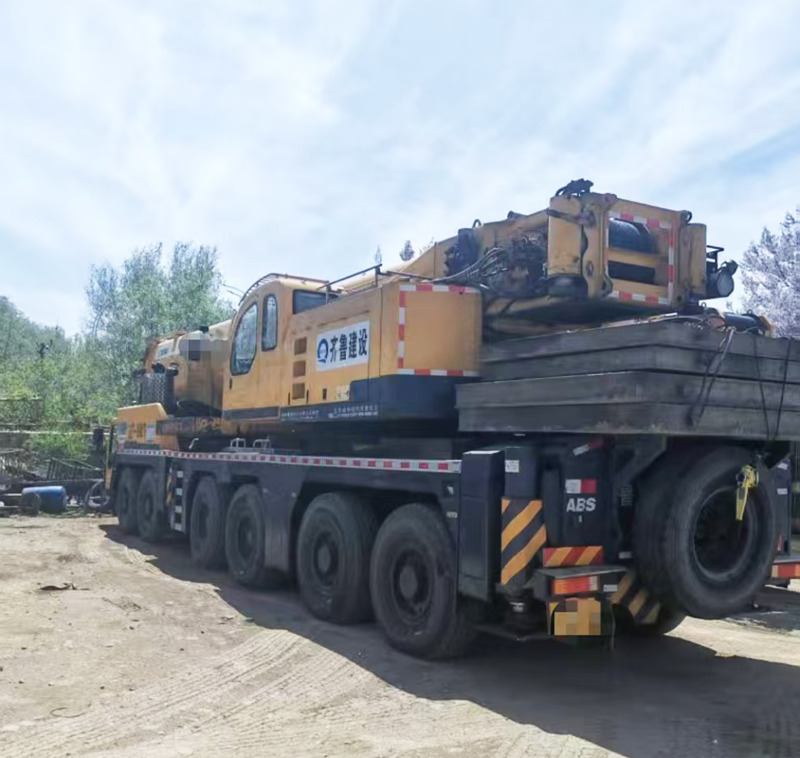 XCMG QAY260 260ton used all terrain mobile hydraulic truck crane price - Terepjáró autódaru: 2 kép. XCMG QAY260 260ton used all terrain mobile hydraulic truck crane price - Terepjáró autódaru: 2 kép.