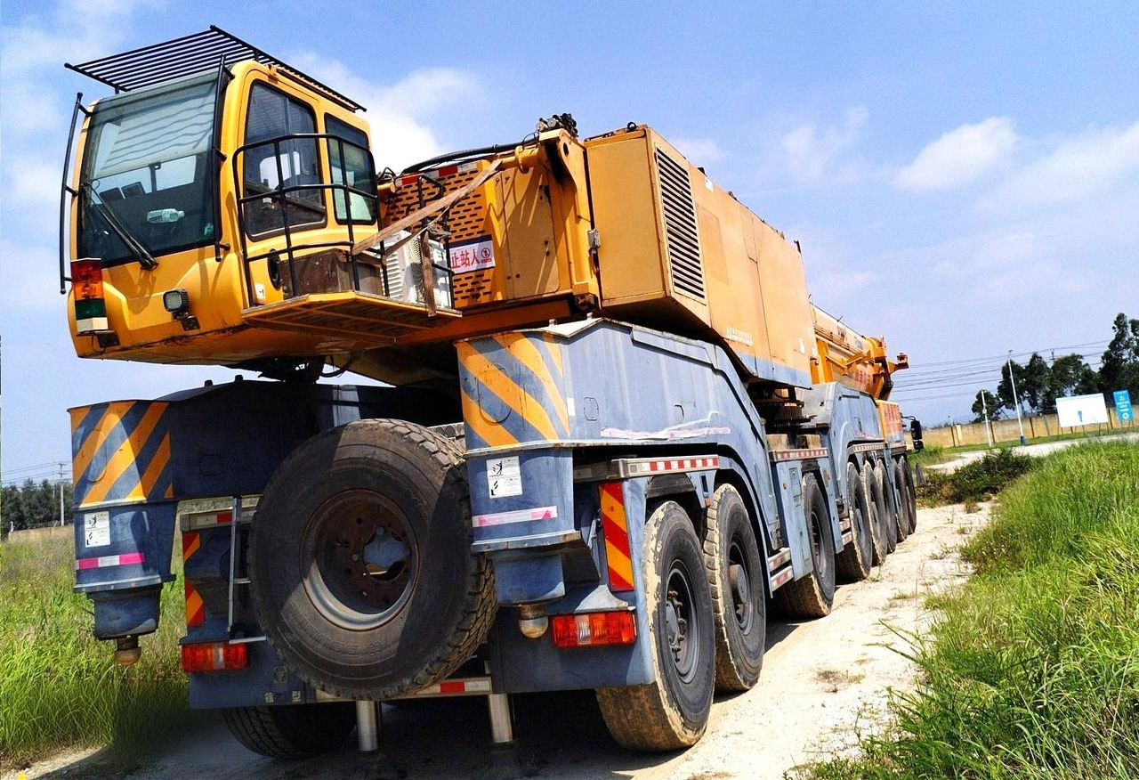 XCMG QAY650A used 650 ton hydraulic all terrain crane truck price - Terepjáró autódaru: 4 kép. XCMG QAY650A used 650 ton hydraulic all terrain crane truck price - Terepjáró autódaru: 4 kép.