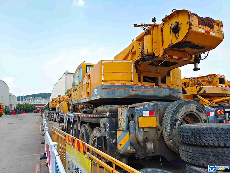 XCMG QY110K 110ton used mobile hydraulic telescopic boom crane for sale - Autódaru: 2 kép. XCMG QY110K 110ton used mobile hydraulic telescopic boom crane for sale - Autódaru: 2 kép.