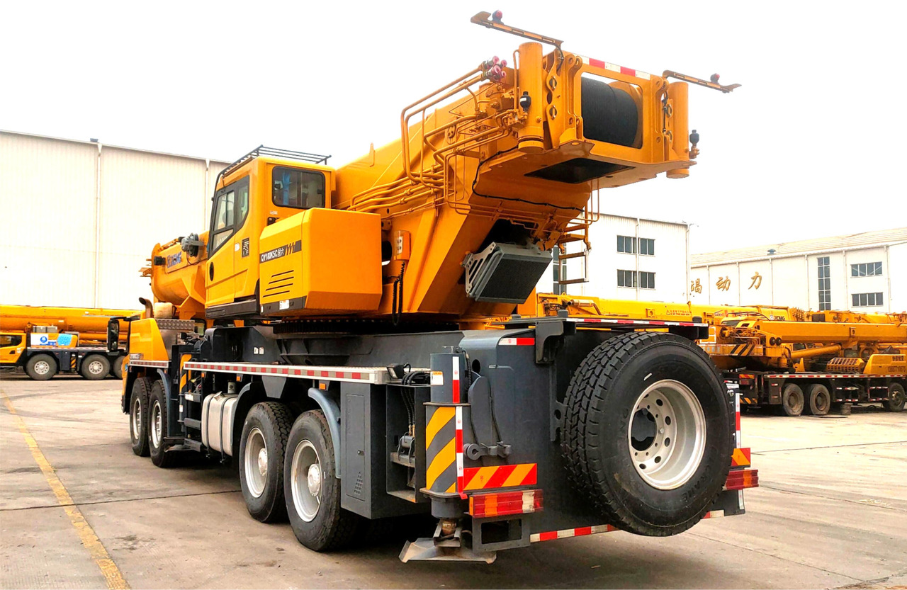 XCMG QY180K5C hydraulic telescopic boom diesel lift crane truck - Autódaru: 4 kép. XCMG QY180K5C hydraulic telescopic boom diesel lift crane truck - Autódaru: 4 kép.