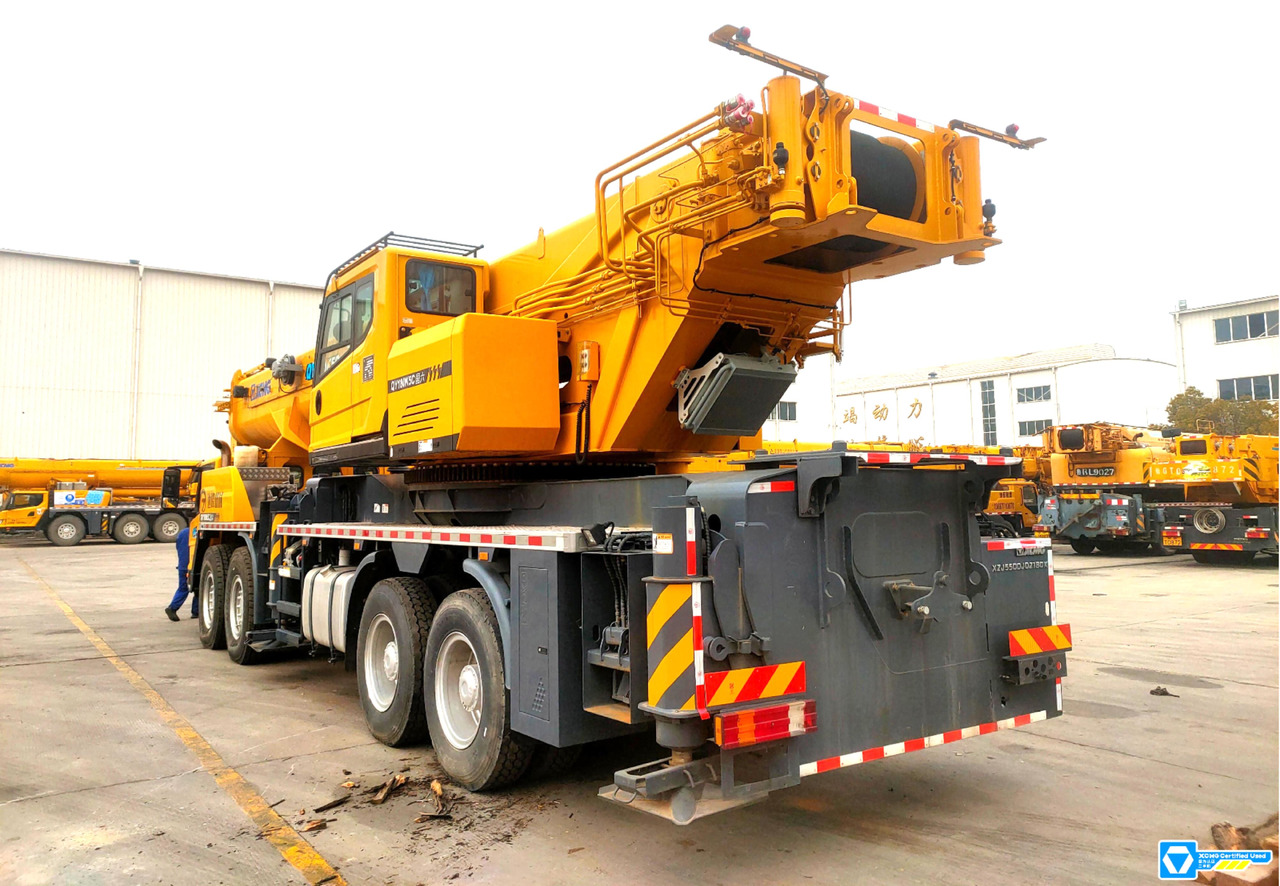 XCMG QY180K5C mobile diesel lift crane price - Autódaru: 4 kép. XCMG QY180K5C mobile diesel lift crane price - Autódaru: 4 kép.
