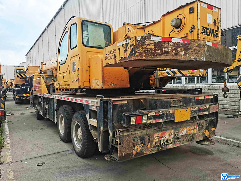 XCMG QY25K-II 25ton 2014 used second hand pickup crane for sale - Autódaru: 2 kép. XCMG QY25K-II 25ton 2014 used second hand pickup crane for sale - Autódaru: 2 kép.