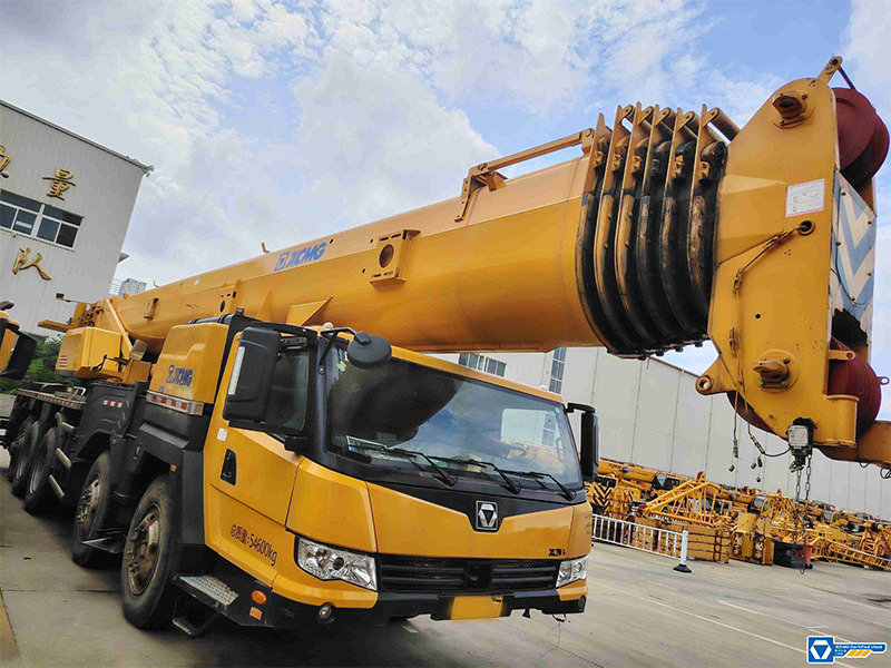 XCMG QY95K7C used 95 ton mobile crane with good condition - Autódaru: 2 kép. XCMG QY95K7C used 95 ton mobile crane with good condition - Autódaru: 2 kép.